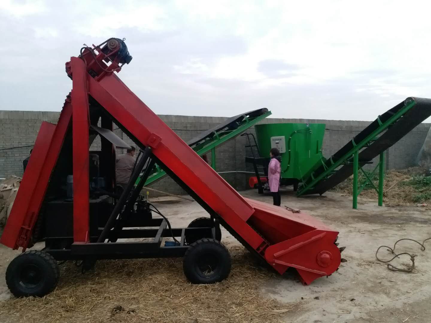 內(nèi)蒙古某公司購買青貯取料機 內(nèi)蒙古某公司購買青貯取料機