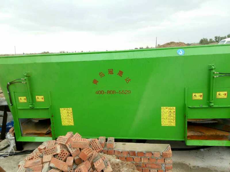 河南某公司購買固定式TMR攪拌機(jī) 河南某公司購買固定式TMR攪拌機(jī)